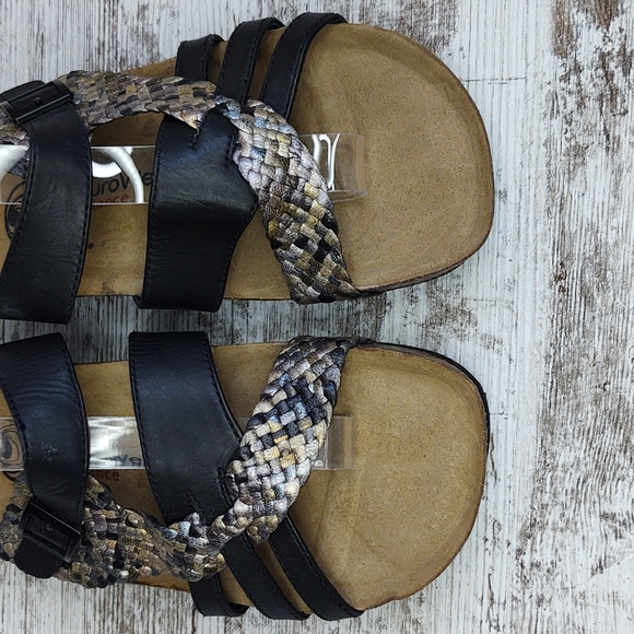 🟨Like New EuroWellness Leather & Metallic Slide Sandal - Picture 8 of 16